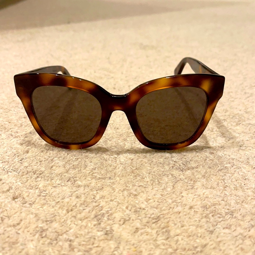 Classic tortoise Gucci sunglasses